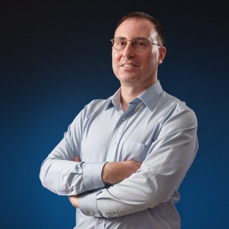 Jean-Baptiste Mesona est un Art Advisor, architecte éditorial et auteur français, fondateur de Calliope Services (2013)